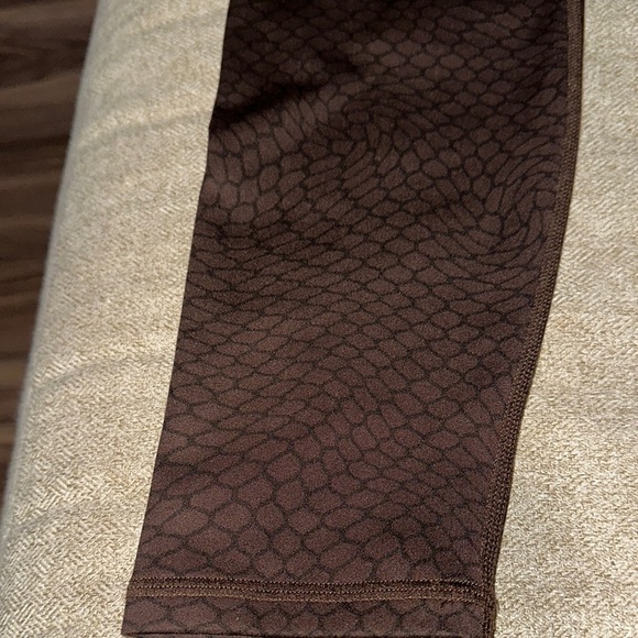 Stylish Black Patterned Leggings - Picture 4 of 4